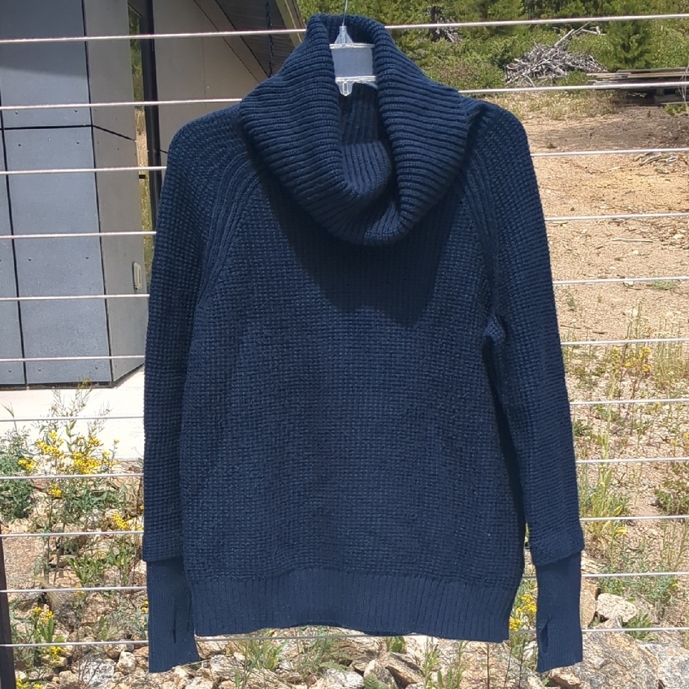 Market & Spruce Dark Blue Knit Top
